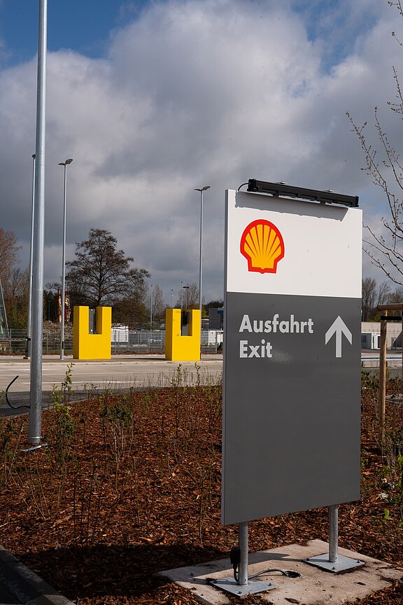 Foto der Lage, Schild, das die Lkw-Ausfahrt kennzeichnet.